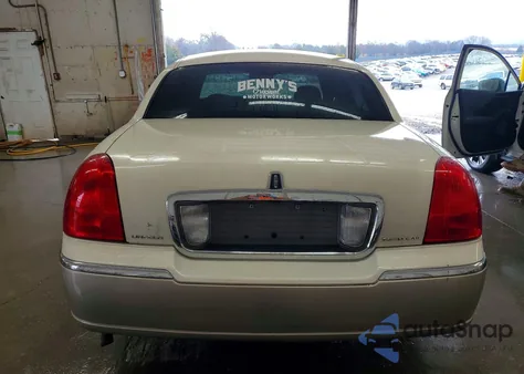 2007 Lincoln Town Car Signature from USA, damaged, VIN 1LNHM81V47Y623189